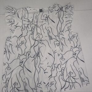 SHEIN White and Black Abstract Print Top